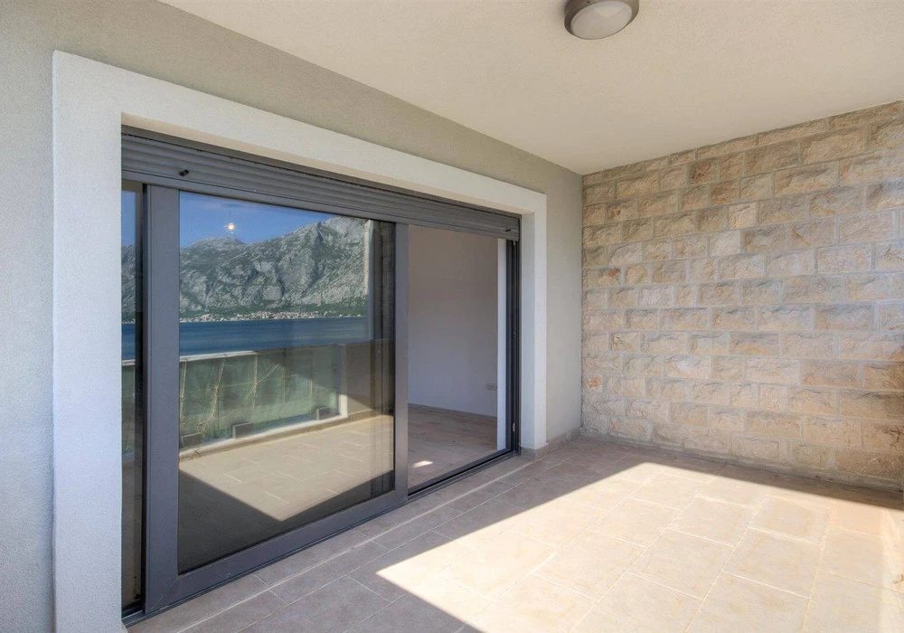 Apartments for sale 2 rooms, 94 m². Kotor. 