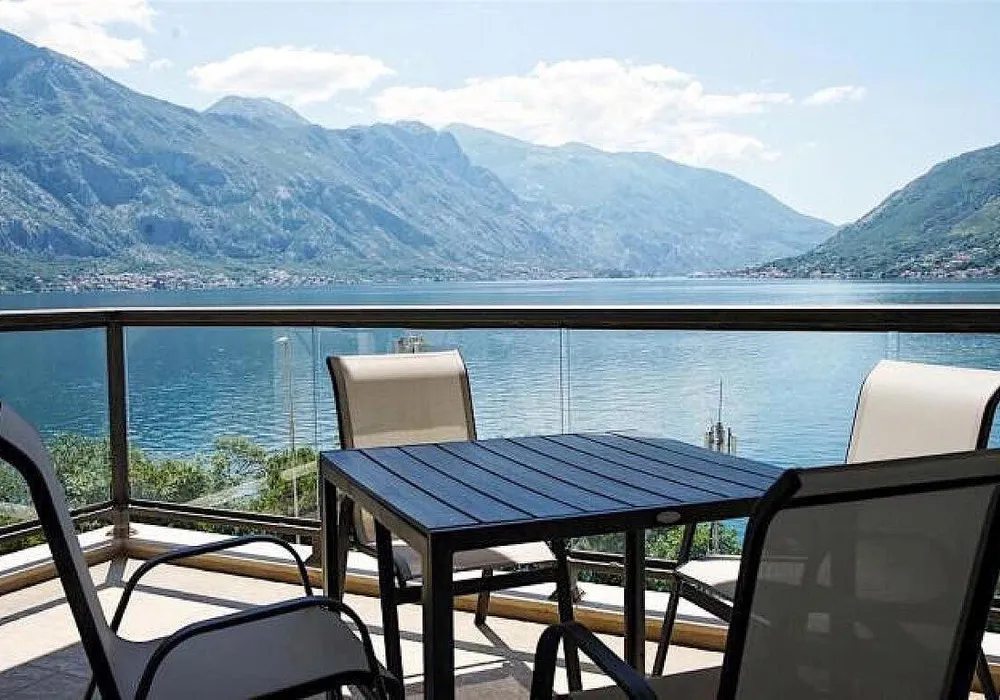 Stan na prodaju 2 собе, 94 m². Kotor. 