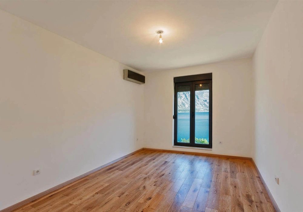 Apartments for sale 2 rooms, 94 m². Kotor. 