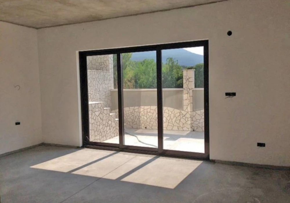 House for sale 4 rooms, 165 m². Kotor. 