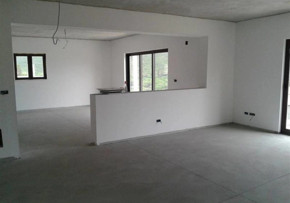 House for sale 4 rooms, 165 m². Kotor. 