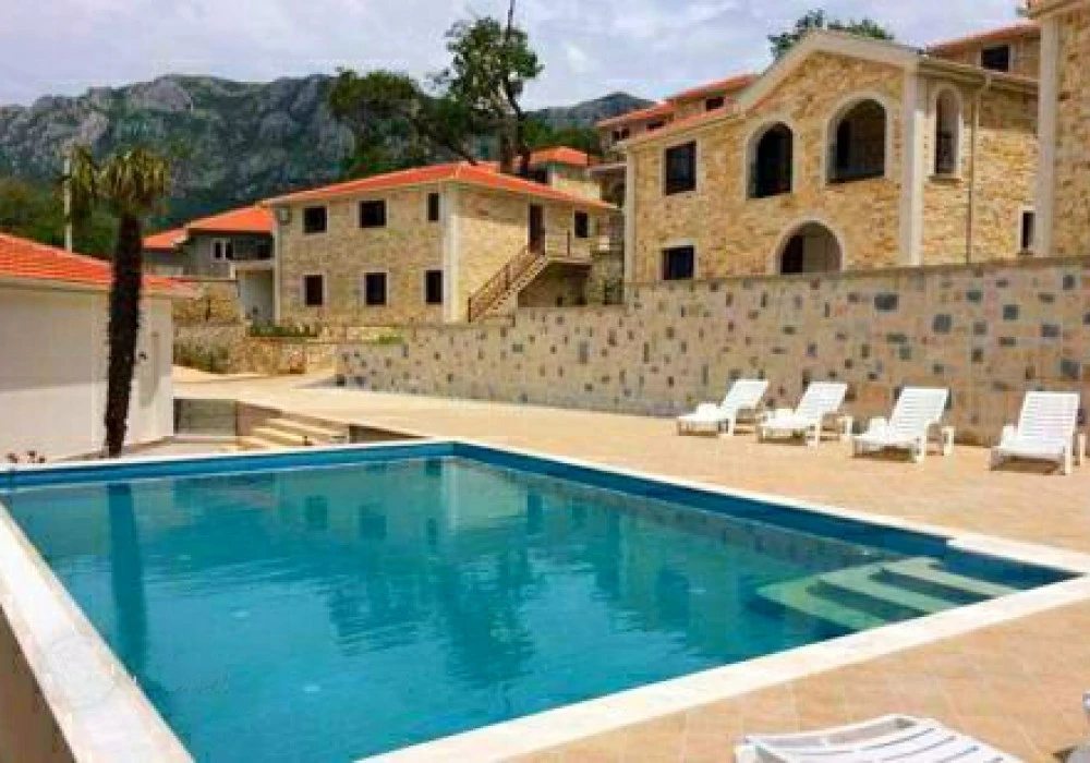 House for sale 20 rooms, 1200 m². Bar. 