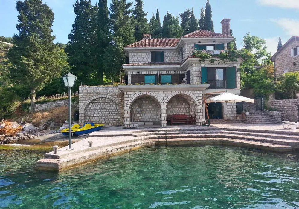 Kuća na prodaju 4 собе, 350 m². Herceg Novi. 