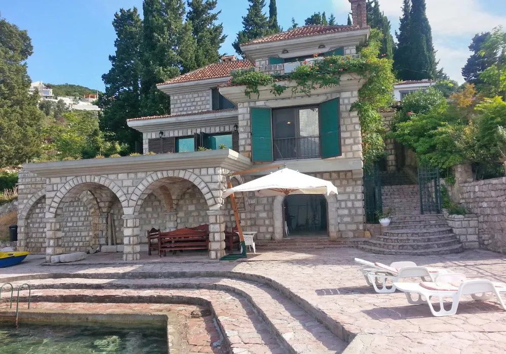 Kuća na prodaju 4 собе, 350 m². Herceg Novi. 