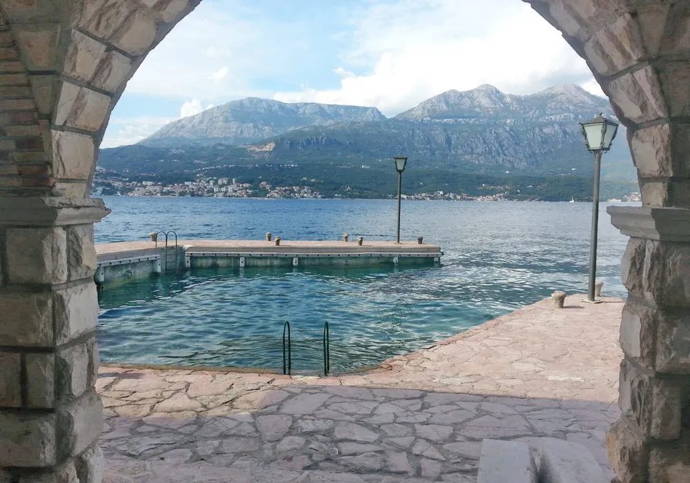 Kuća na prodaju 4 собе, 350 m². Herceg Novi. 