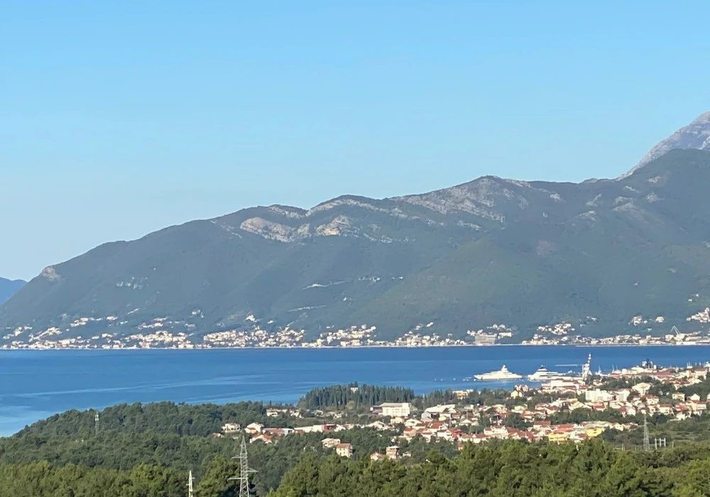 Land for sale for residential construction. Kotor. 