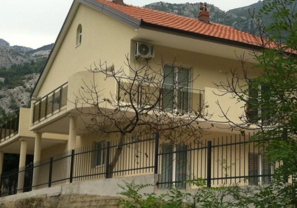 Kuća na prodaju 4 собе, 170 m². Kotor. 