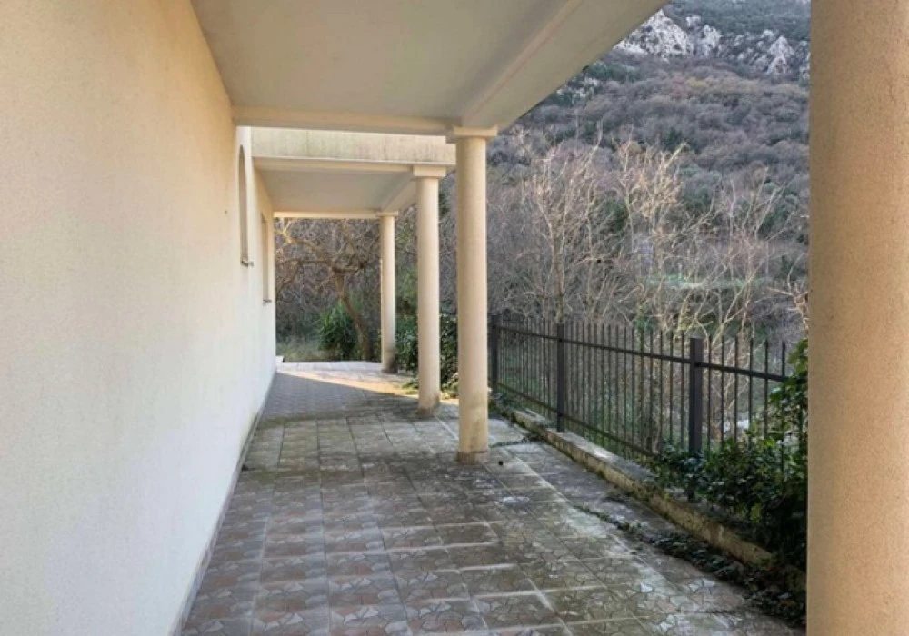 Kuća na prodaju 4 собе, 170 m². Kotor. 