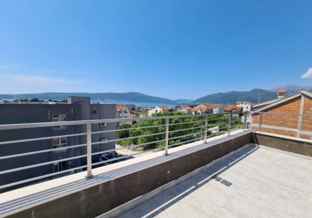 Stan na prodaju 3 собе, 124 m². Tivat. 