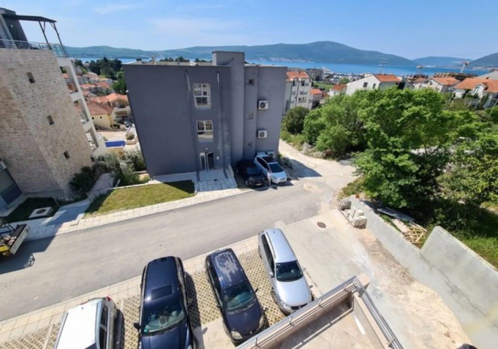 Stan na prodaju 3 собе, 124 m². Tivat. 