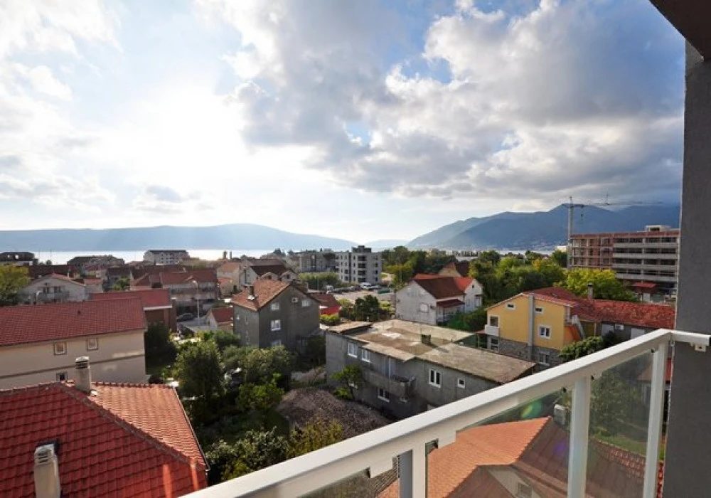 Stan na prodaju 3 собе, 124 m². Tivat. 