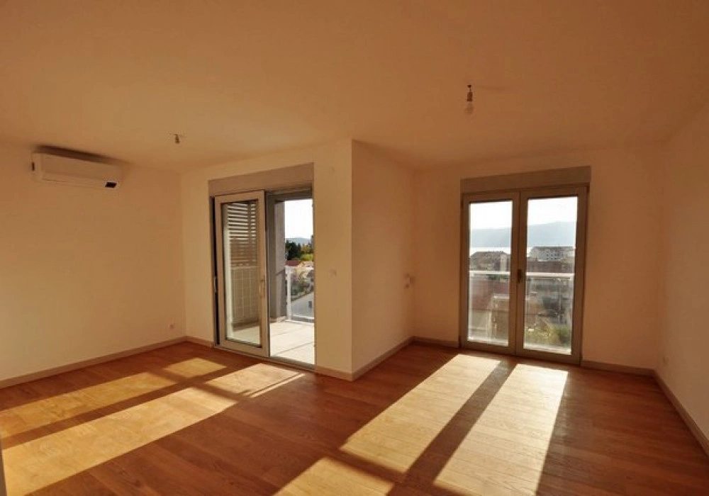 Stan na prodaju 3 собе, 124 m². Tivat. 