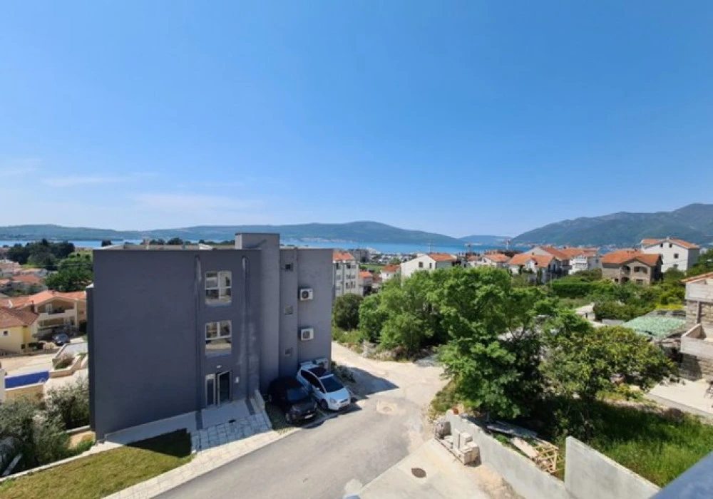 Stan na prodaju 3 собе, 124 m². Tivat. 