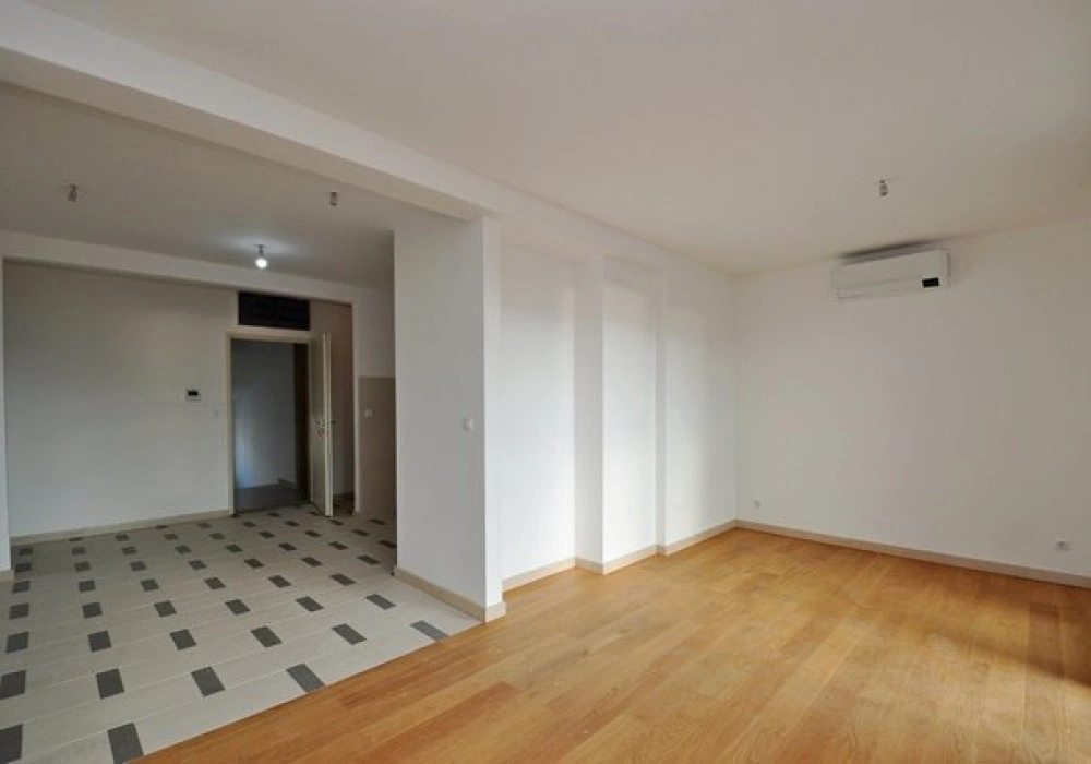 Stan na prodaju 3 собе, 124 m². Tivat. 