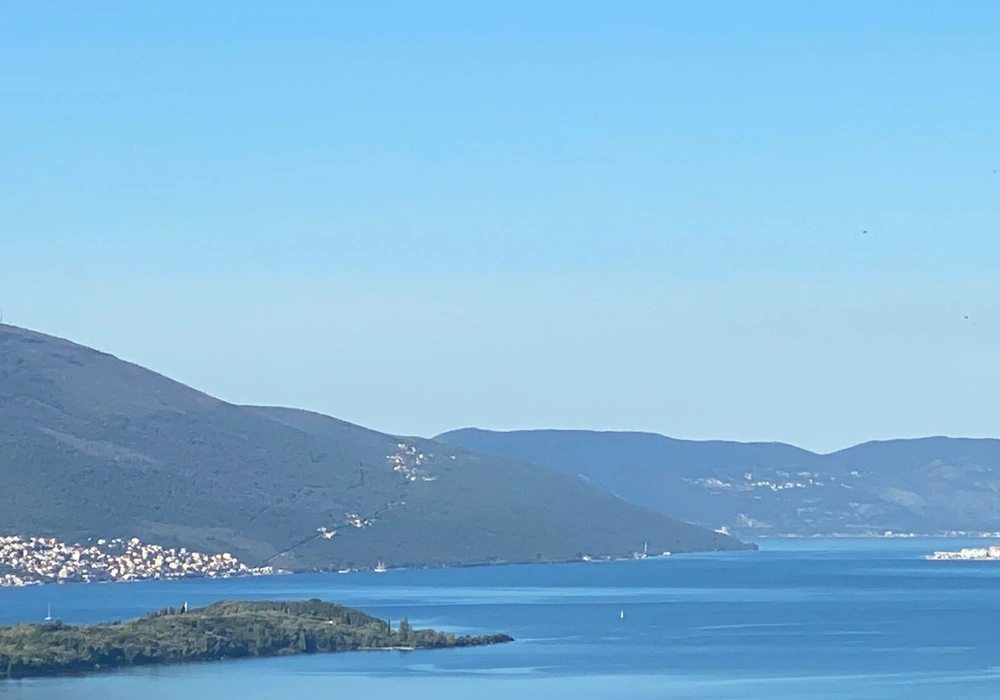 Land for sale for residential construction. Kotor. 