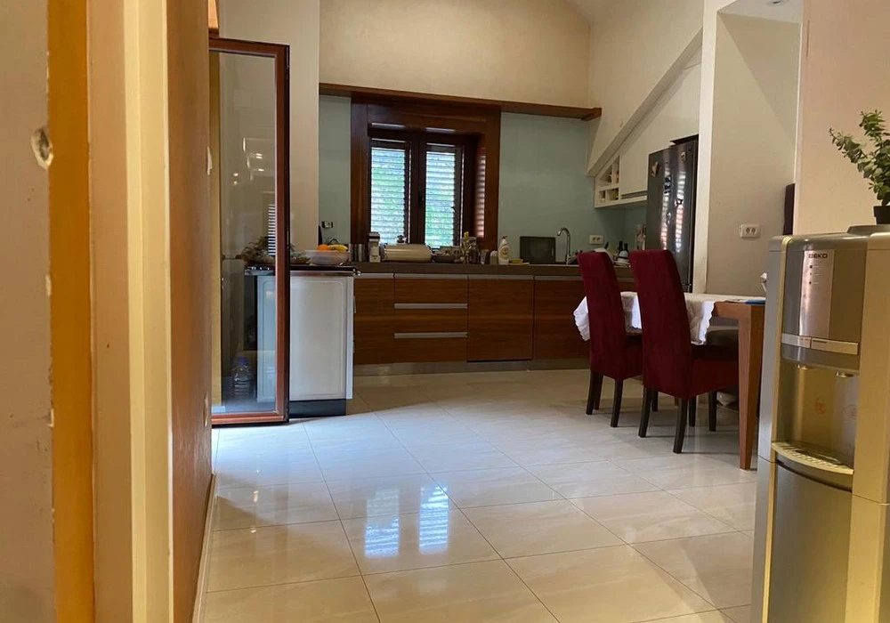 Apartments for sale 4 rooms, 160 m². Kotor. 