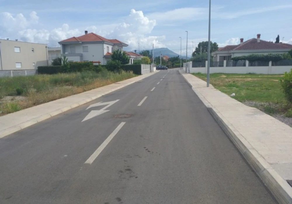 Zemljište na prodaju za stambenu izgradnju 932 m². Podgorica. 