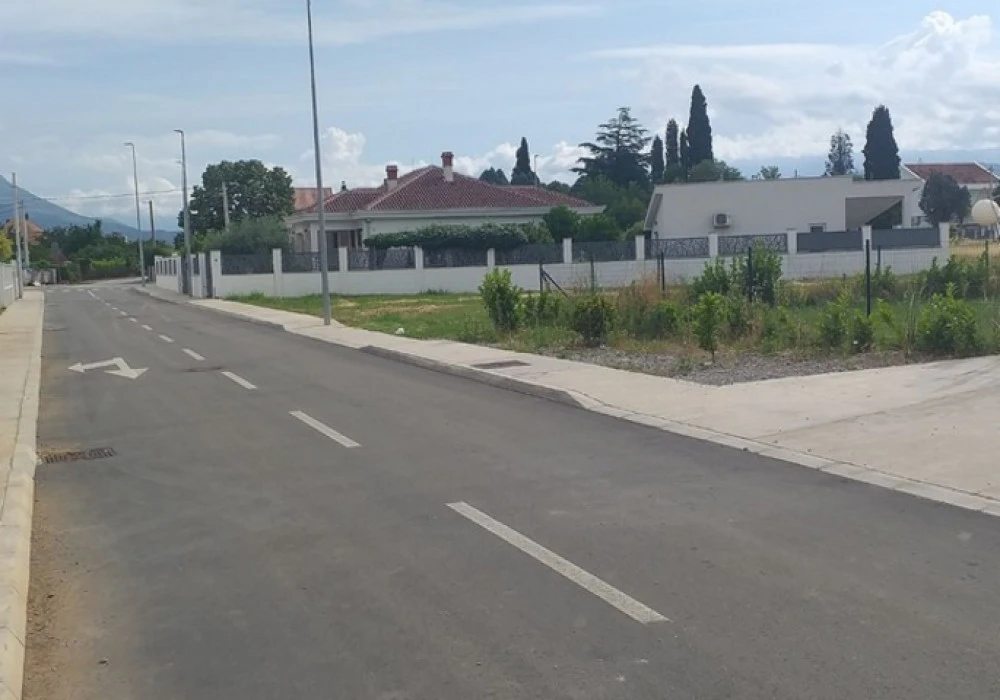 Zemljište na prodaju za stambenu izgradnju 932 m². Podgorica. 