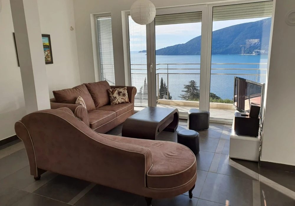 Apartments for sale 2 rooms, 105 m². Herceg Novi. 