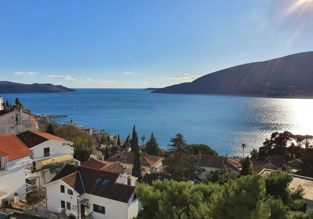 Apartments for sale 2 rooms, 105 m². Herceg Novi. 