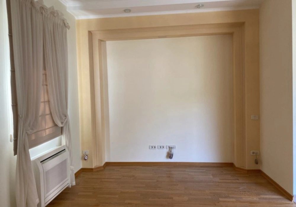 Kuća na prodaju 4 собе, 393 m². Becici. 