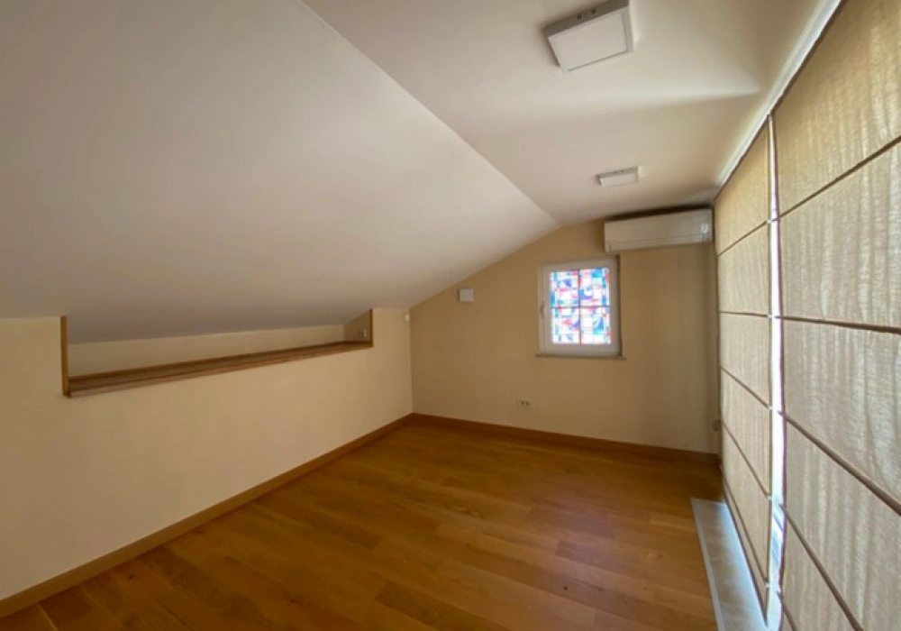 Kuća na prodaju 4 собе, 393 m². Becici. 