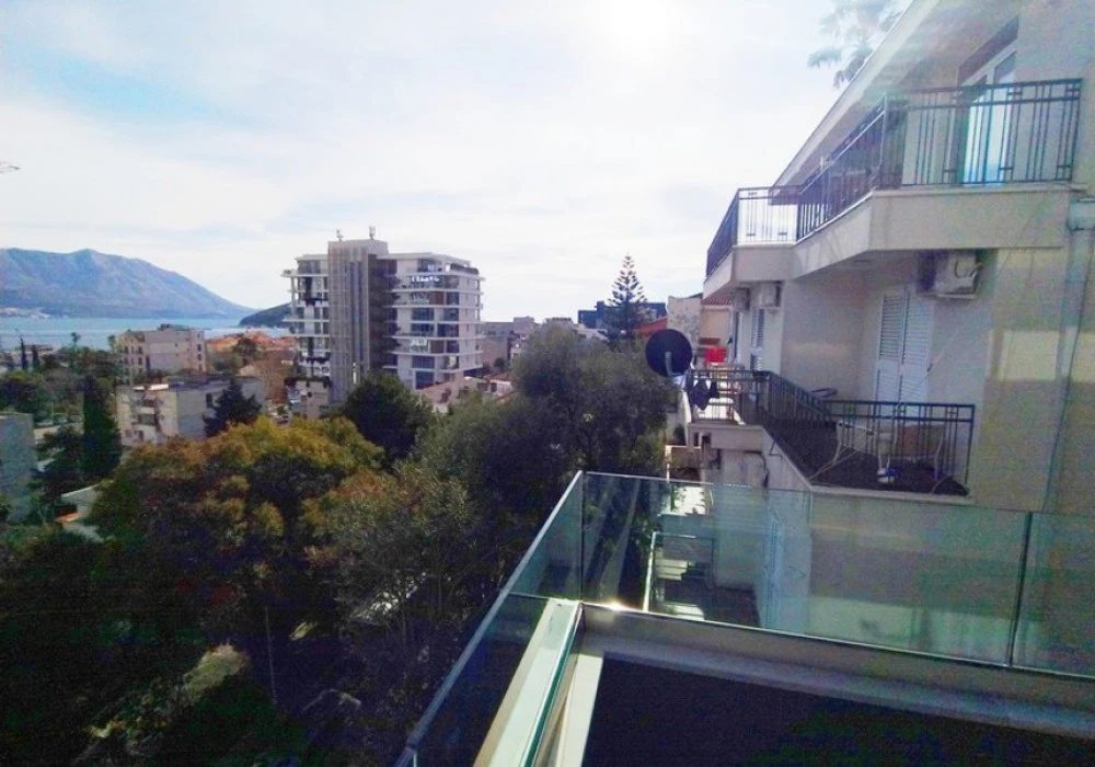 Apartments for sale 2 rooms, 69 m². Budva. 