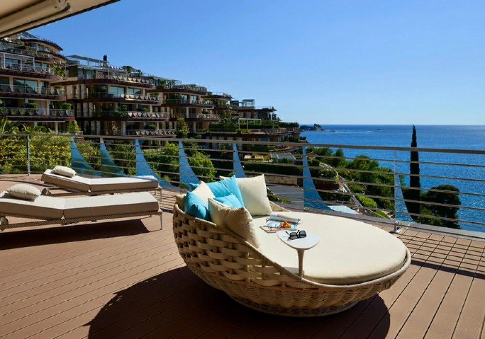 Apartments for sale 4 rooms, 347 m². Budva. 