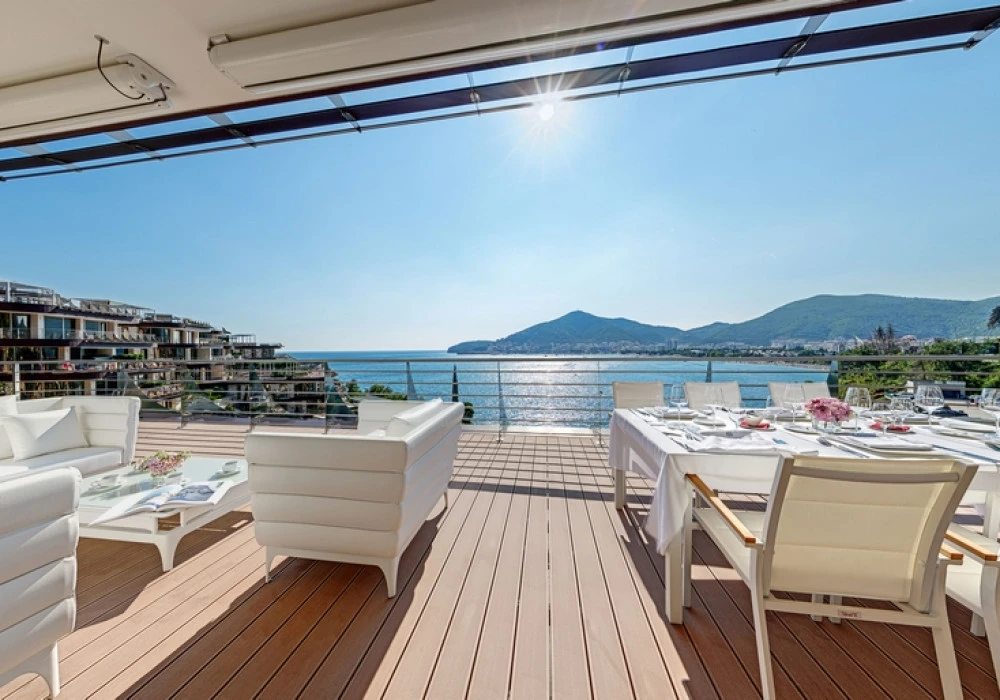 Apartments for sale 4 rooms, 347 m². Budva. 