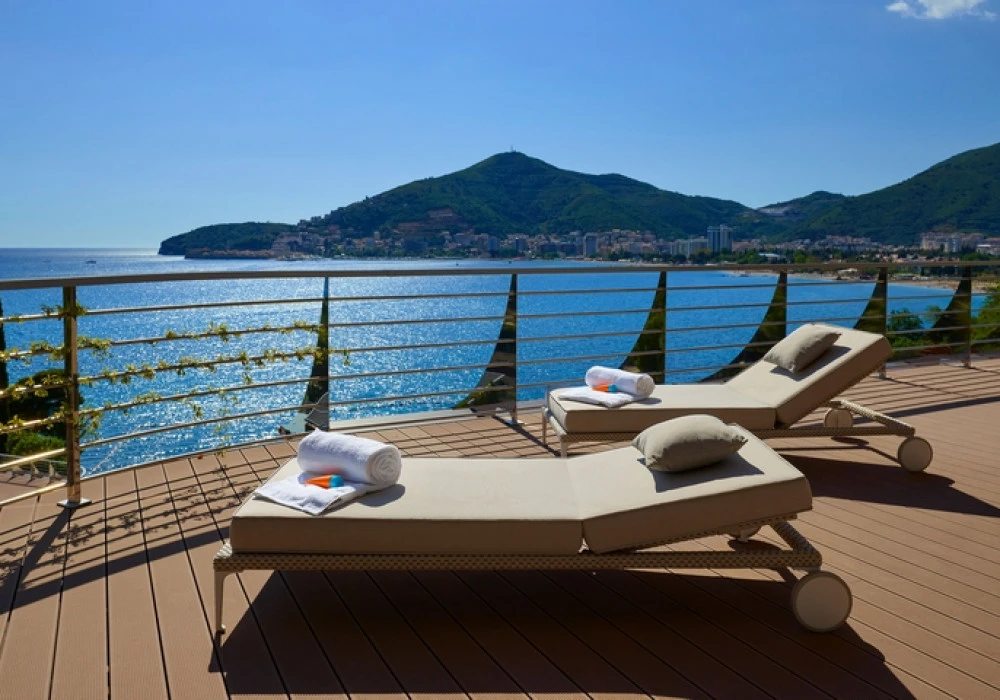 Apartments for sale 4 rooms, 347 m². Budva. 