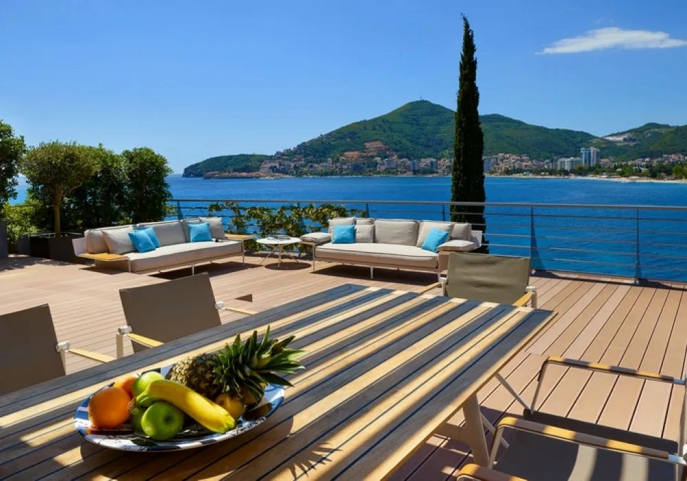 Apartments for sale 4 rooms, 347 m². Budva. 