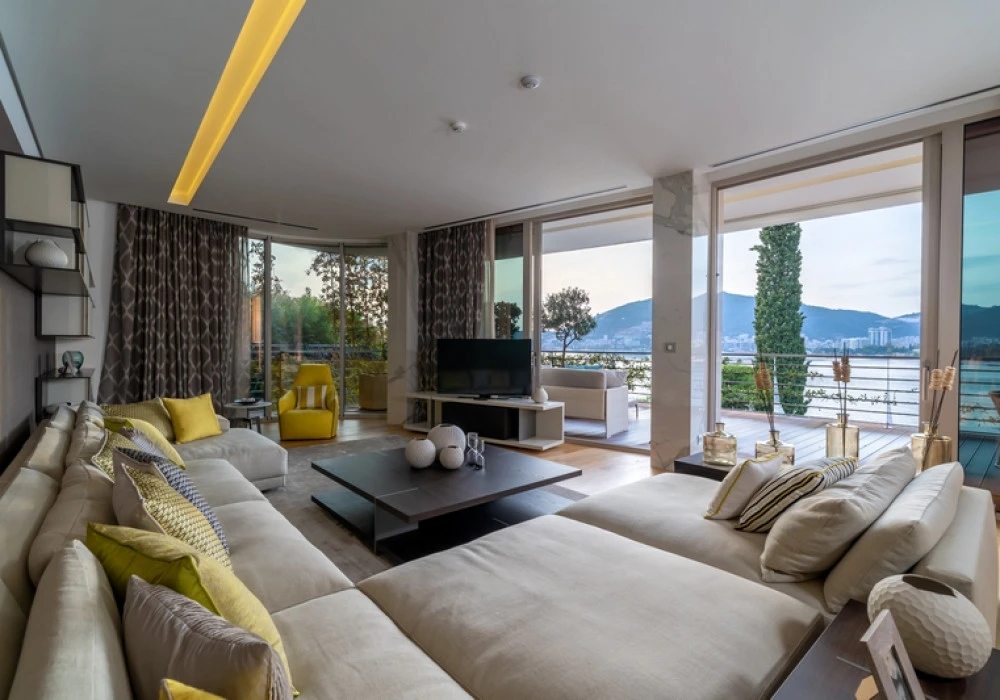 Apartments for sale 3 rooms, 569 m². Budva. 