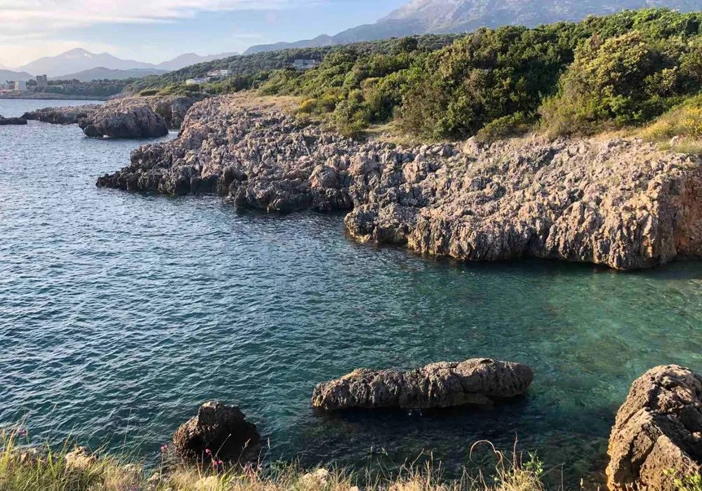 Zemljište na prodaju za stambenu izgradnju. Uteha. 