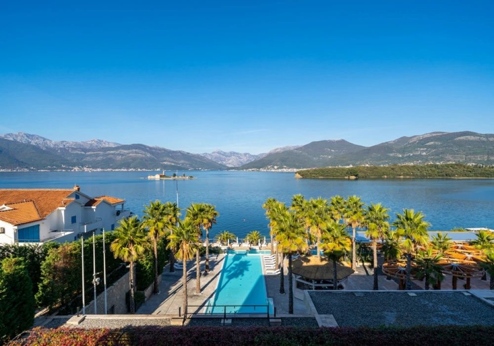 Apartments for sale 2 rooms, 193 m². Tivat. 