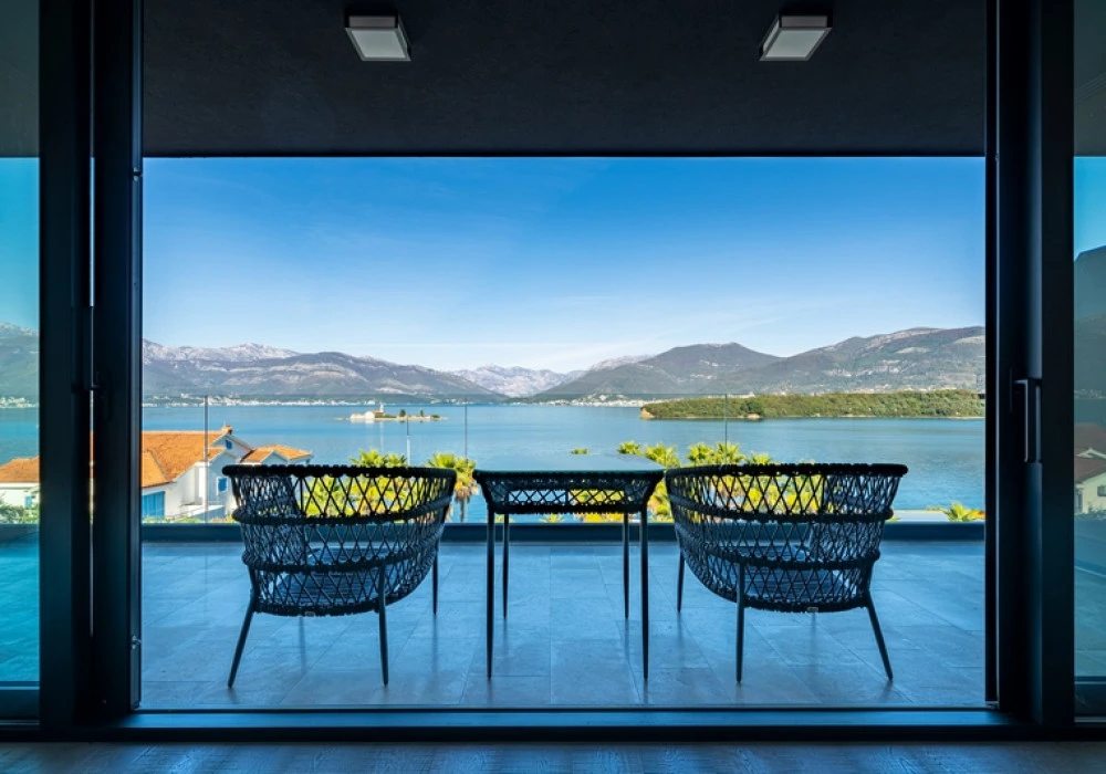 Apartments for sale 2 rooms, 193 m². Tivat. 