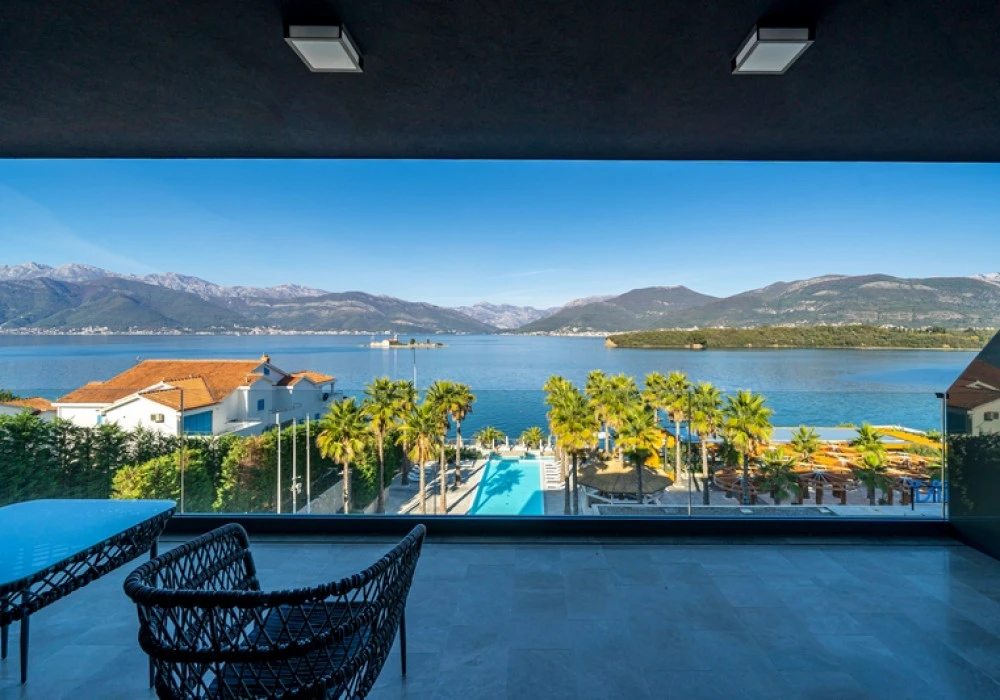 Apartments for sale 2 rooms, 193 m². Tivat. 