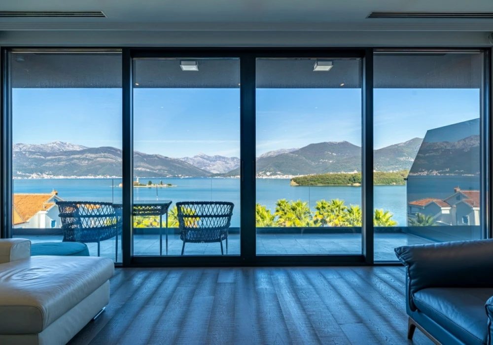 Stan na prodaju 2 собе, 193 m². Tivat. 