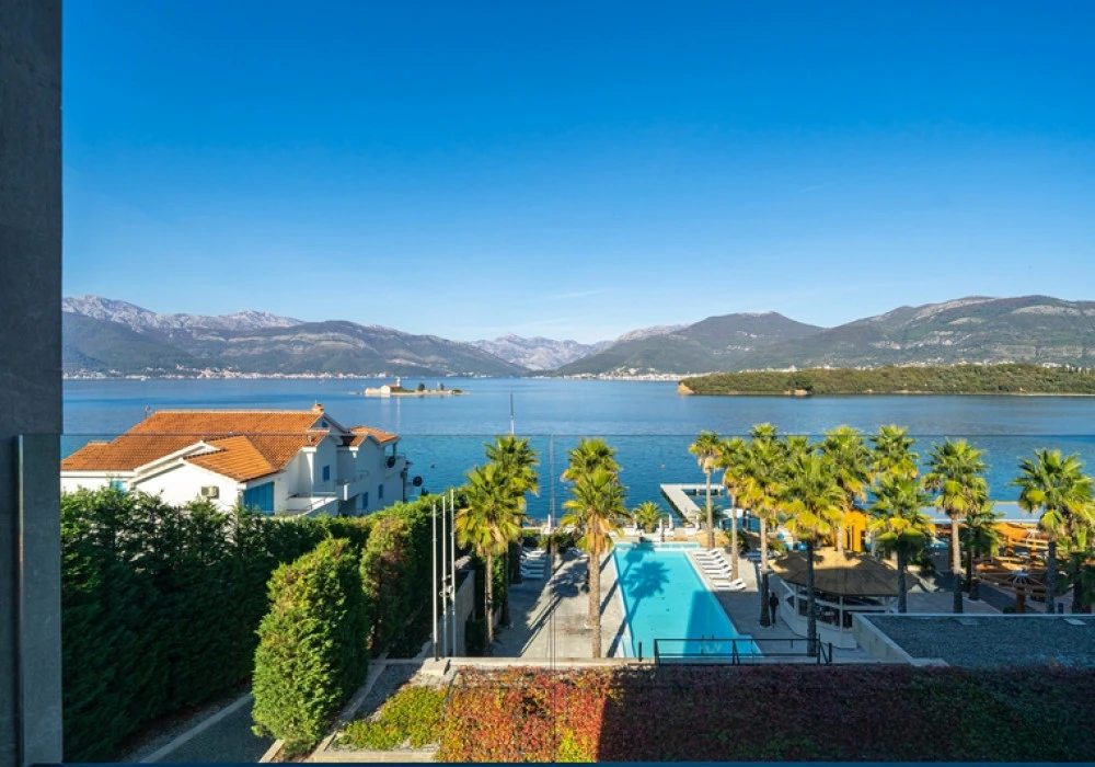 Apartments for sale 2 rooms, 193 m². Tivat. 