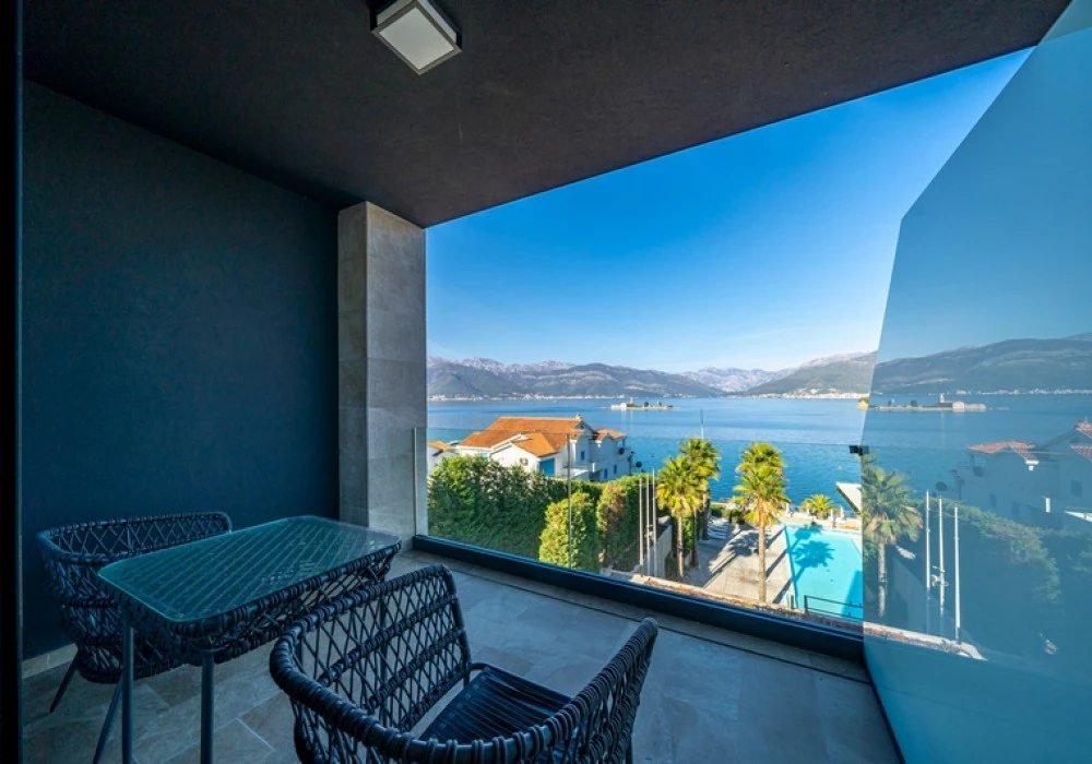 Apartments for sale 2 rooms, 193 m². Tivat. 