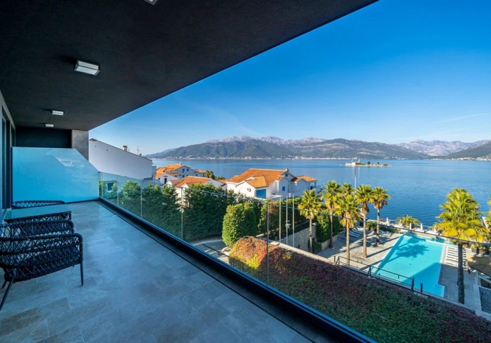 Stan na prodaju 2 собе, 193 m². Tivat. 