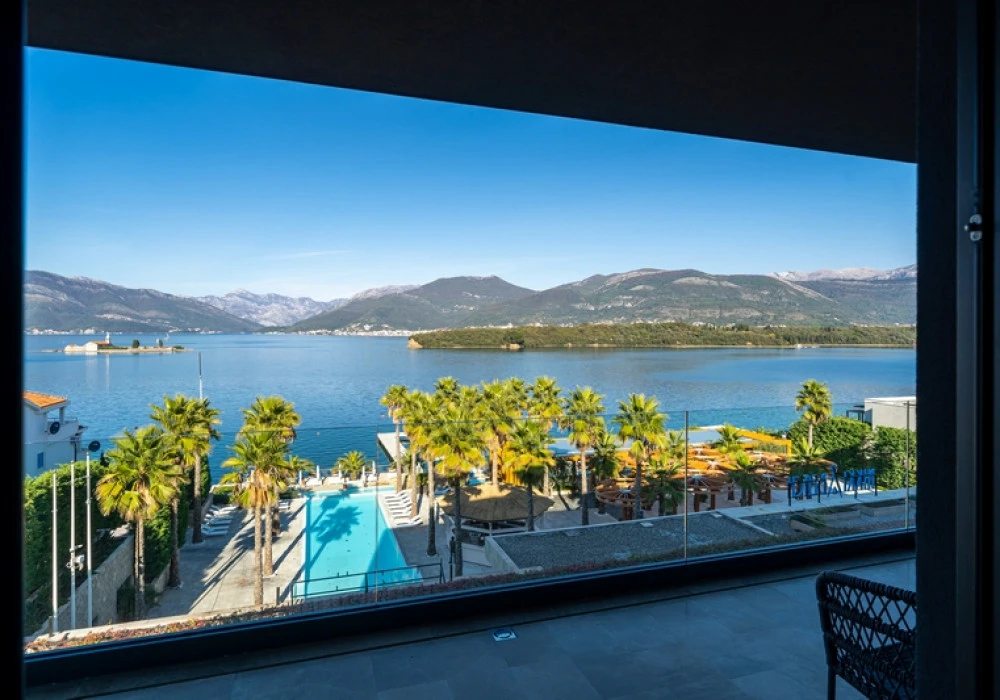 Apartments for sale 2 rooms, 193 m². Tivat. 