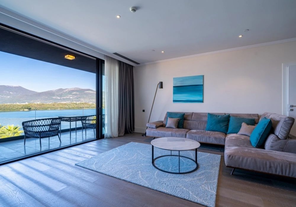 Apartments for sale 2 rooms, 195 m². Tivat. 