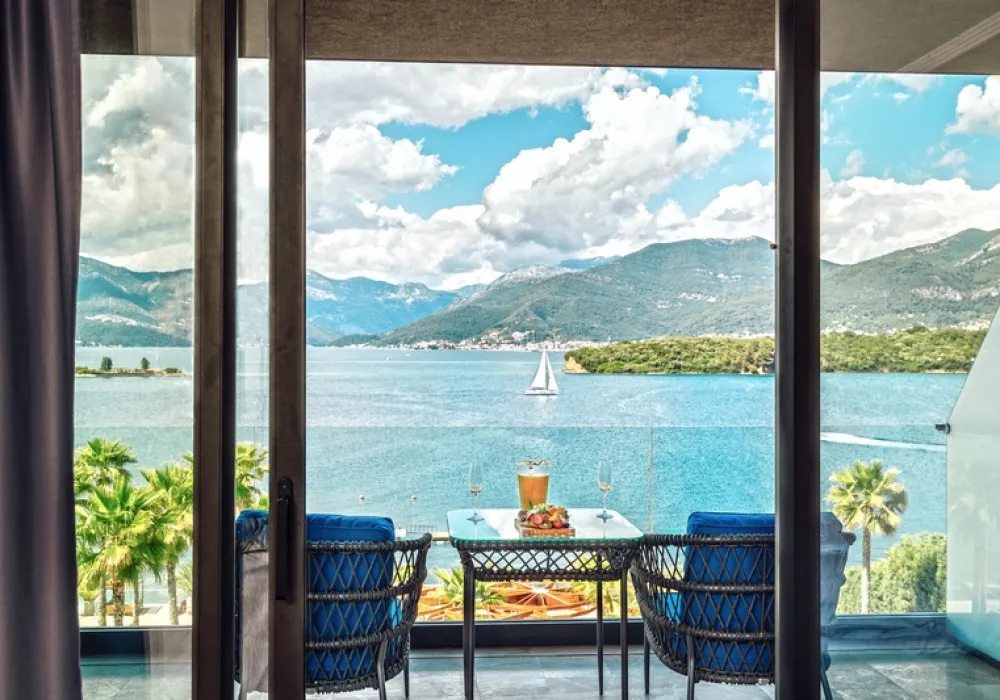 Apartments for sale 2 rooms, 195 m². Tivat. 