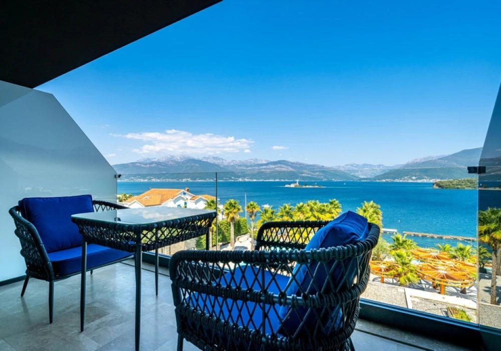 Stan na prodaju 2 собе, 195 m². Tivat. 