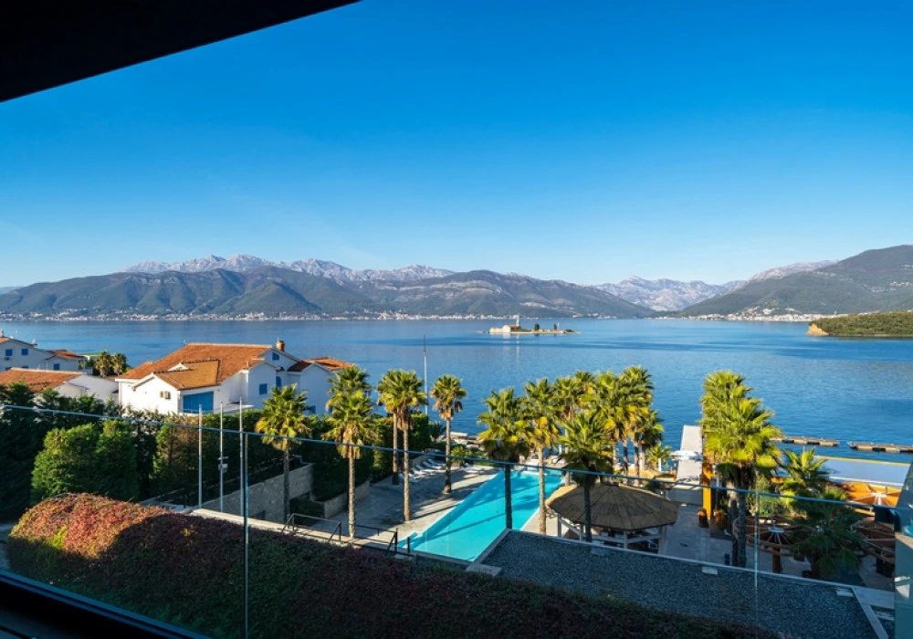 Stan na prodaju 2 собе, 195 m². Tivat. 