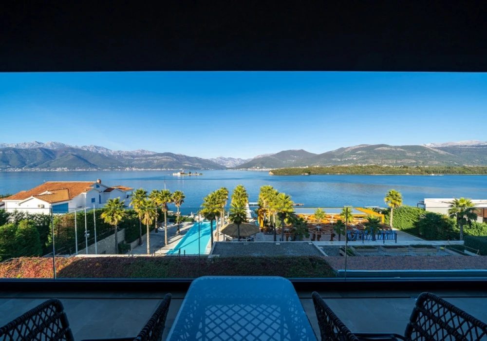 Apartments for sale 2 rooms, 195 m². Tivat. 