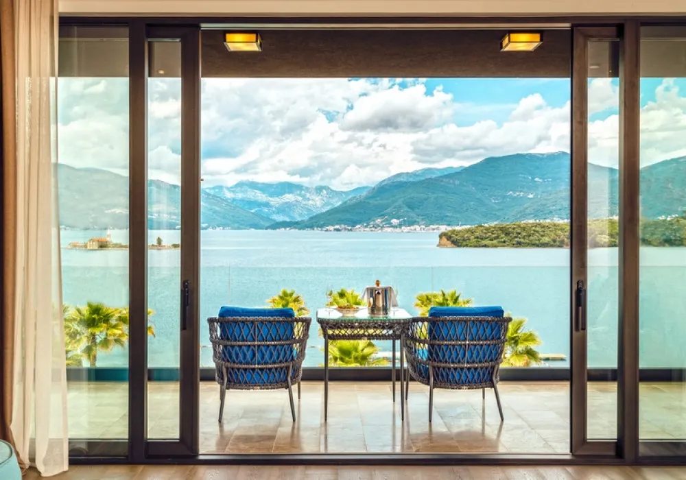 Stan na prodaju 2 собе, 195 m². Tivat. 