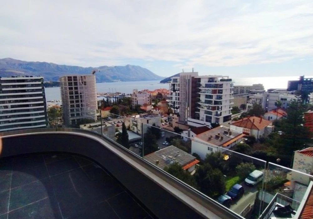 Stan na prodaju 3 собе, 121 m². Budva. 