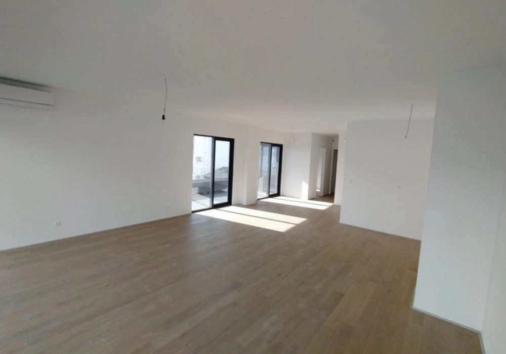 Stan na prodaju 3 собе, 121 m². Budva. 