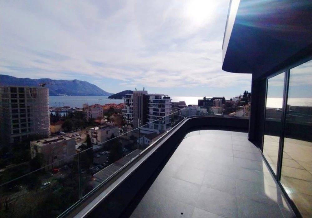 Stan na prodaju 3 собе, 121 m². Budva. 